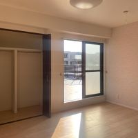 中野区中央の賃貸物件/7.1畳洋室：ルーフバルコニーへ出る窓があります