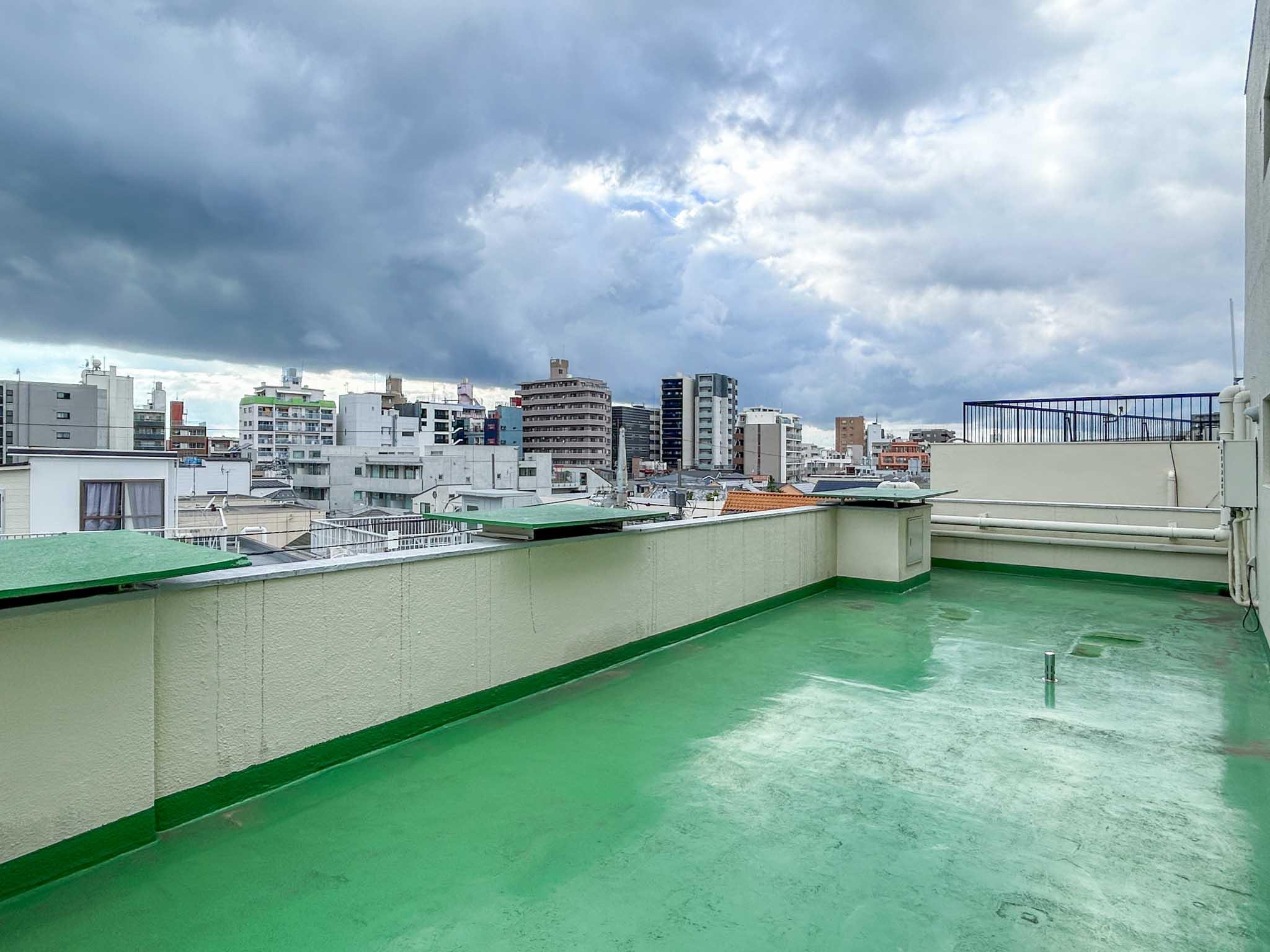 中野区新井の賃貸物件/周辺には高い建物が少なく、抜けがあります ※写真は全てクリーニング前のもの