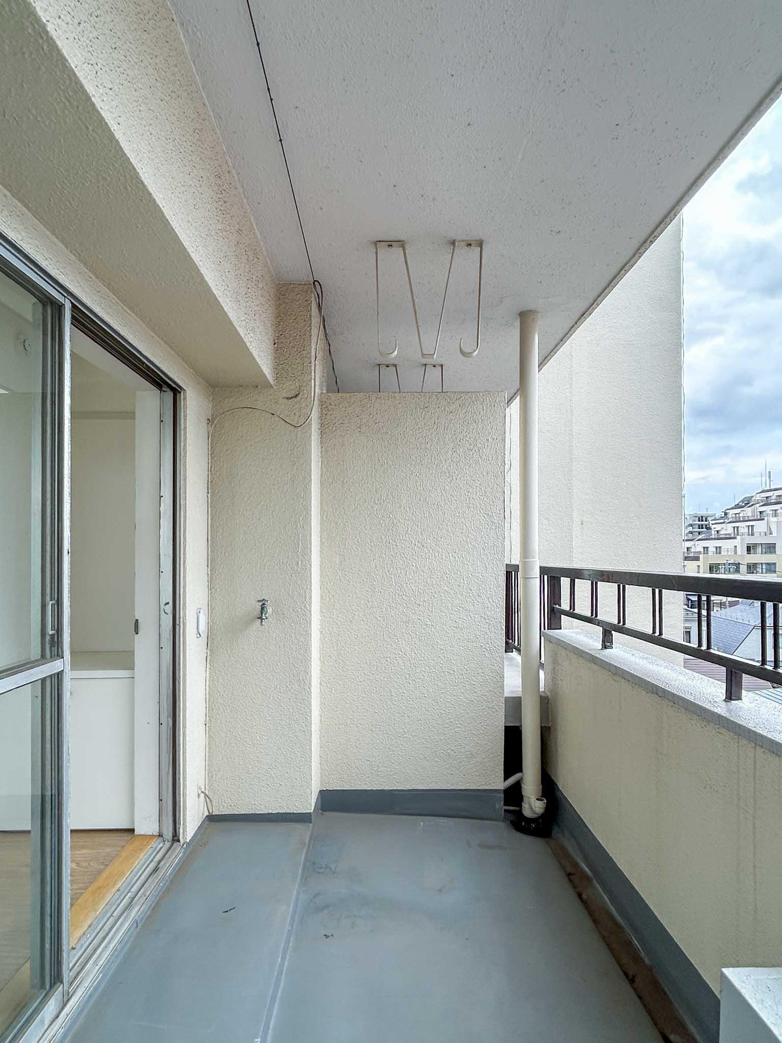 中野区新井の賃貸物件/南側のベランダ。水栓付き