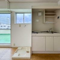 中野区新井の賃貸物件/キッチン。洗濯機の左側に冷蔵庫を置くイメージ