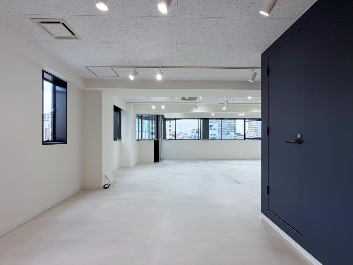 東京都渋谷区広尾の賃貸物件/エレベーターを降り、まっすぐとフロアをみる。