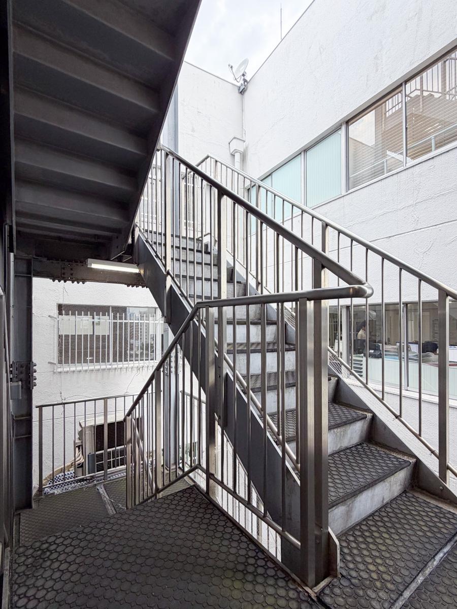東京都渋谷区広尾の賃貸物件/非常階段