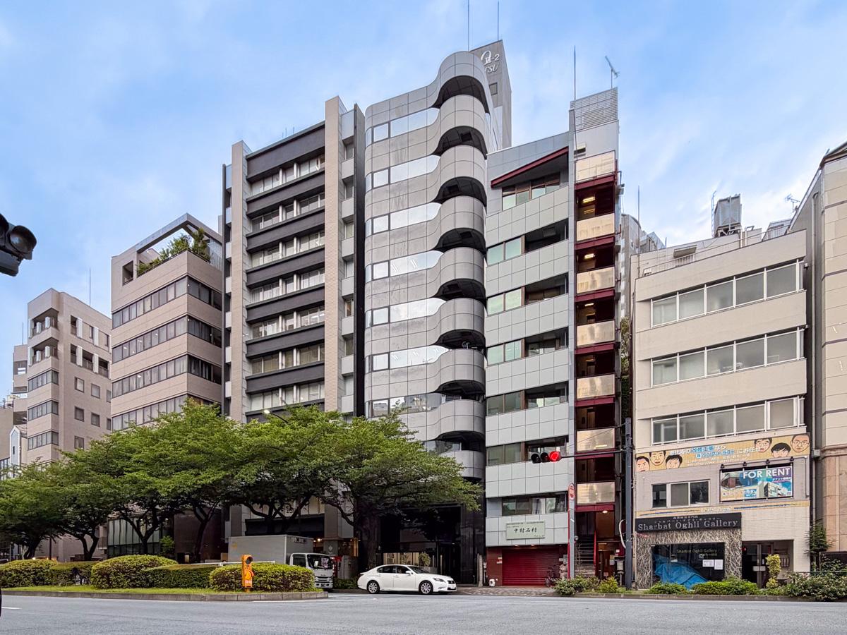 東京都渋谷区広尾の賃貸物件/左から4番目が今回の建物