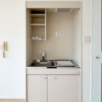 港区西麻布の賃貸物件/キッチンはコンパクトです