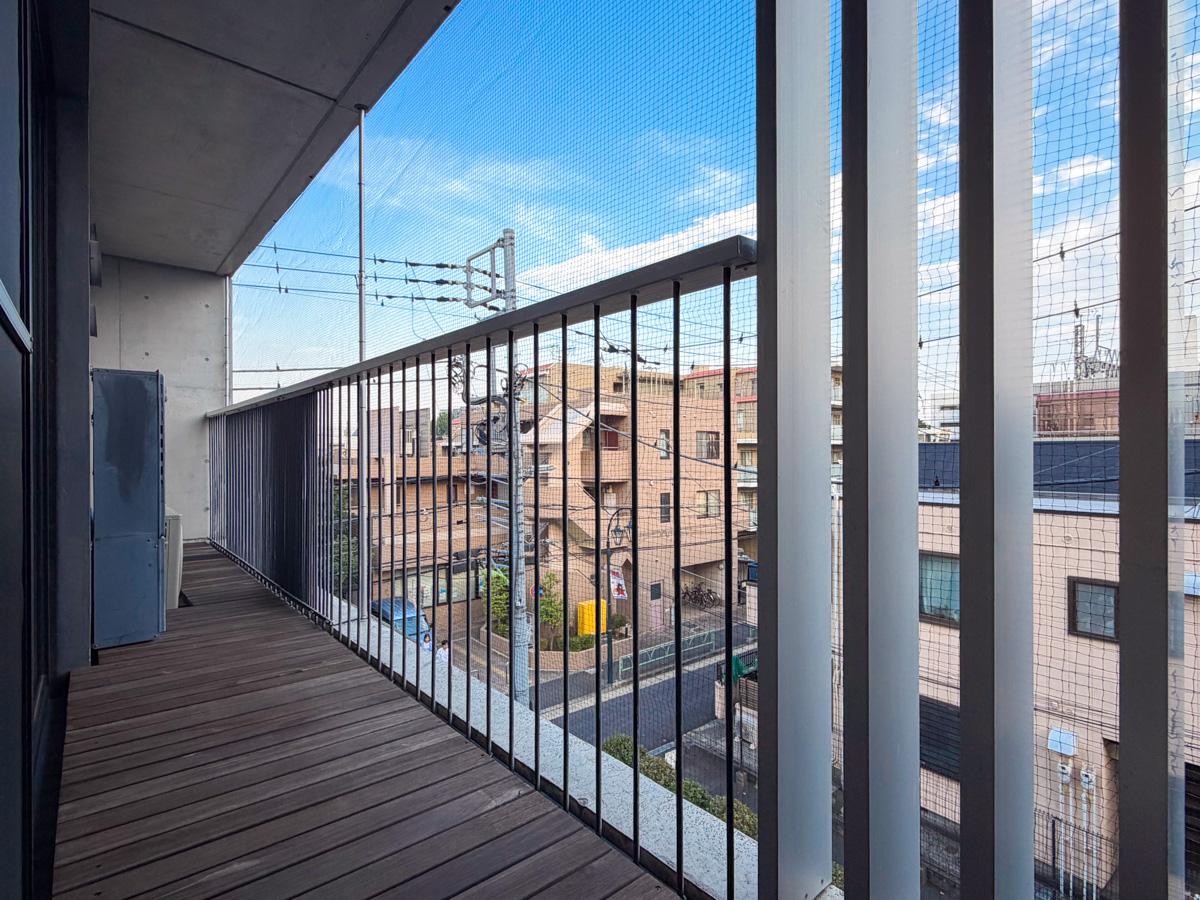 東京都世田谷区上北沢の賃貸物件/ウッドデッキのバルコニー