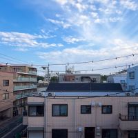 東京都世田谷区上北沢の賃貸物件/前の眺望は抜けてませんが、高い建物がないため空は広いです