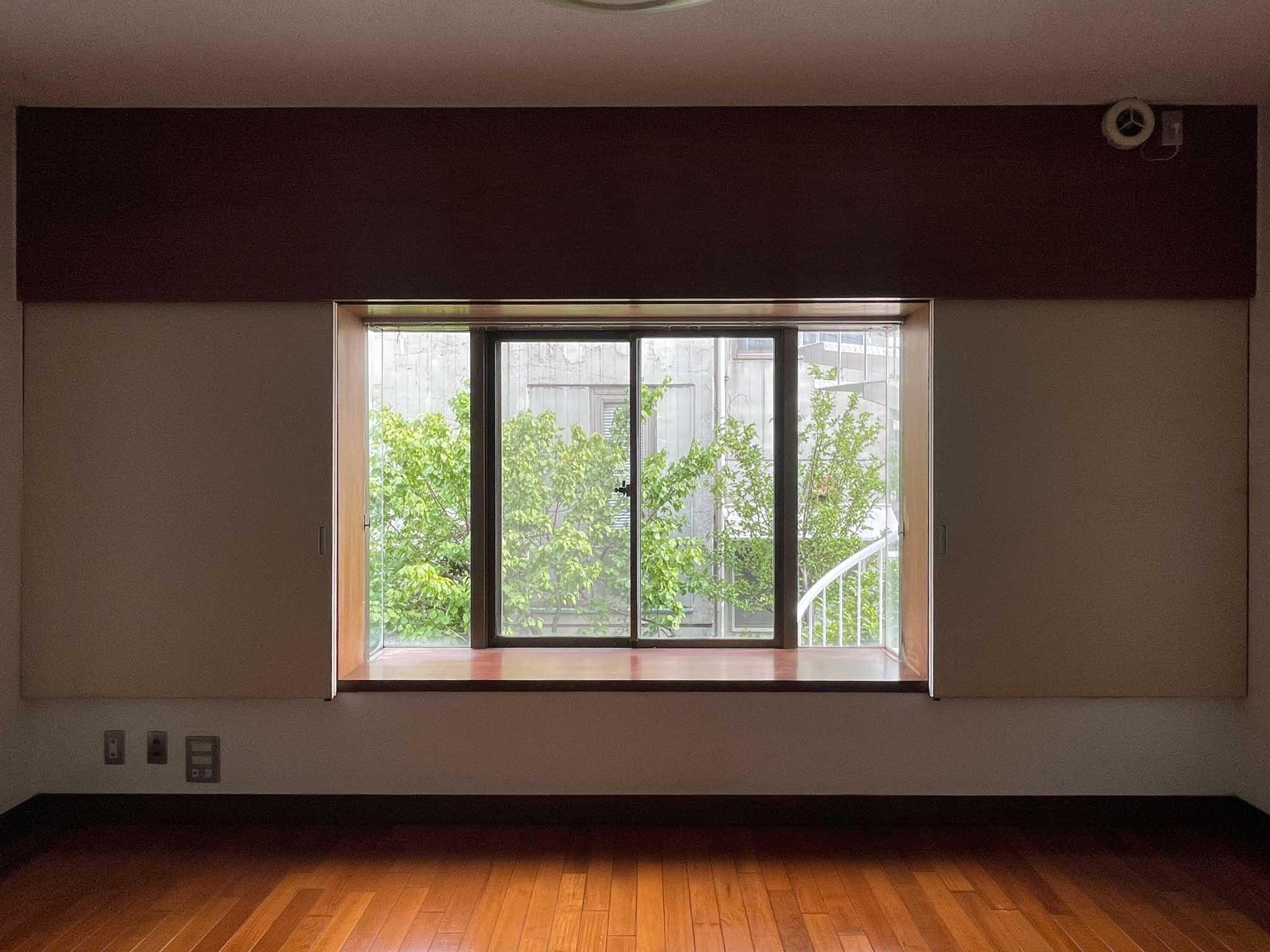 世田谷区代沢の賃貸物件/3F、洋室③：窓からは庭の緑が見えます