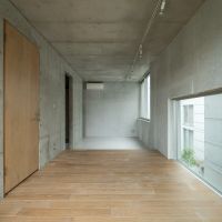 三鷹市下連雀の賃貸物件/長方形の間取りのため、家具のレイアウトは工夫が必要です