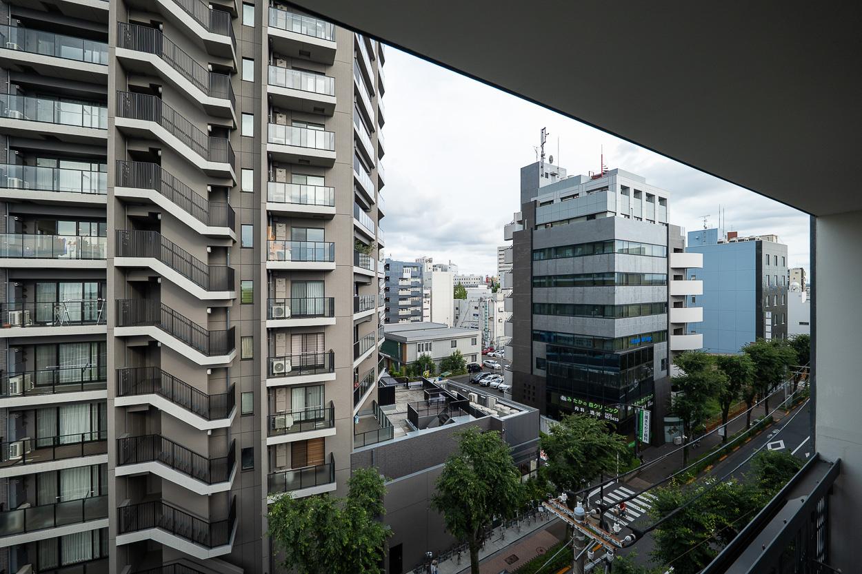 武蔵野市西久保の賃貸物件/洗面横の窓からの眺望