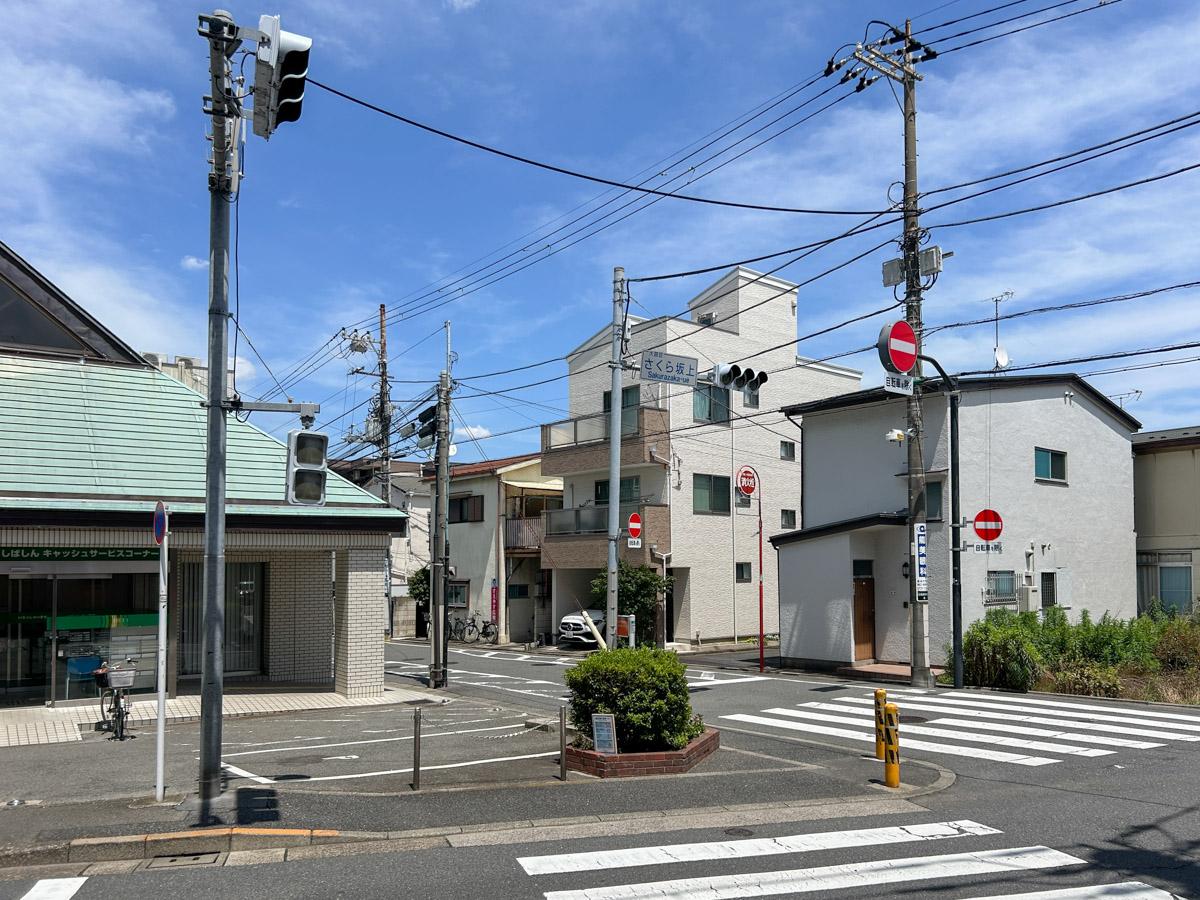 大田区田園調布本町の賃貸物件/目の前は道路のため、少々人の目が気になるかもしれません。