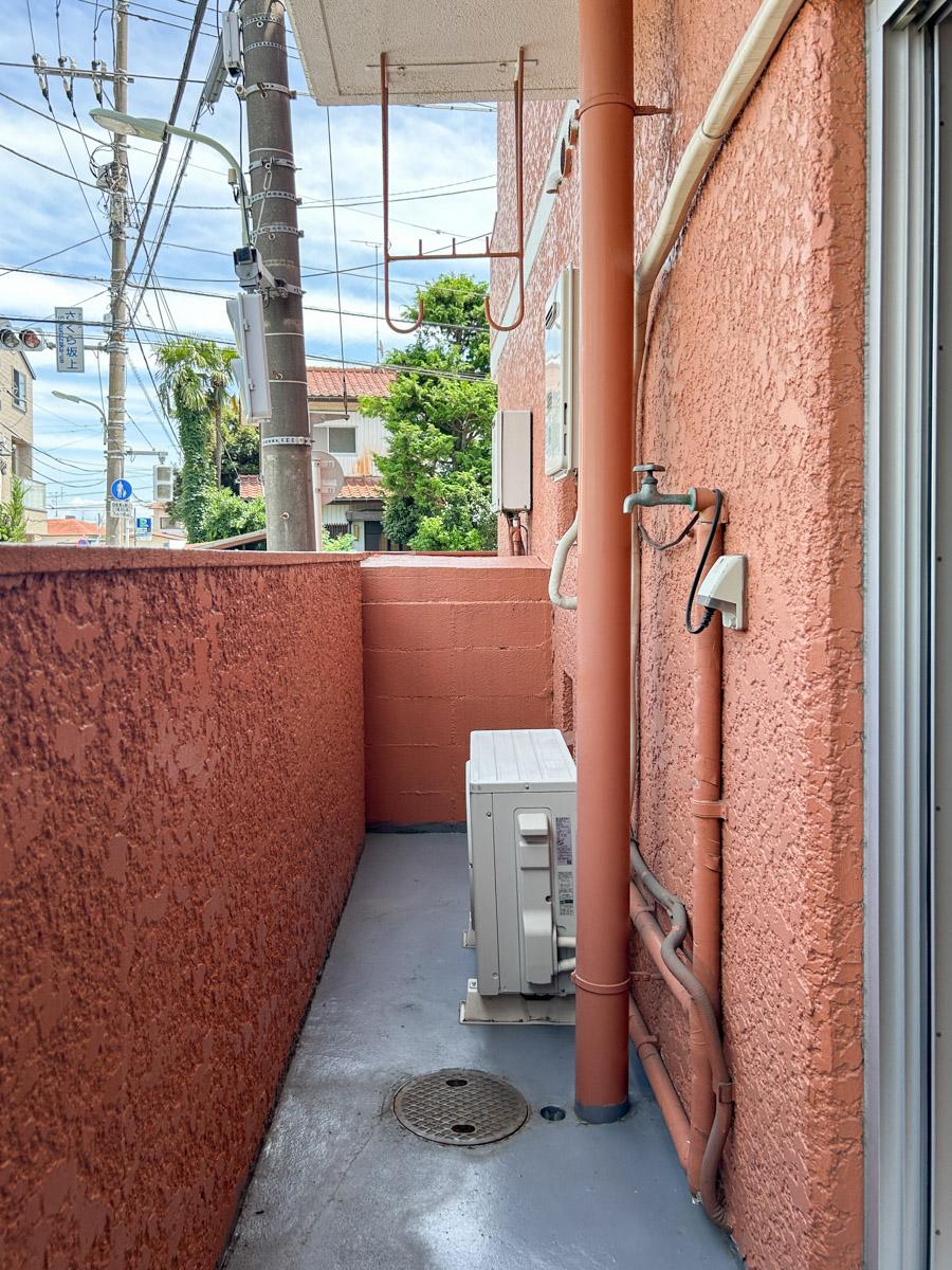 大田区田園調布本町の賃貸物件/ベランダ。幅はかなりタイトです