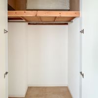 中野区弥生町の賃貸物件/洋室のクローゼットは奥行きのあるつくり