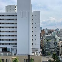 文京区関口の賃貸物件/ベランダからの眺望。抜けているほどではありませんが、空は見えます