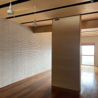 文京区関口の賃貸物件/リビングをほどよく隔てる壁。ダイニングテーブルを沿わせるためのものです