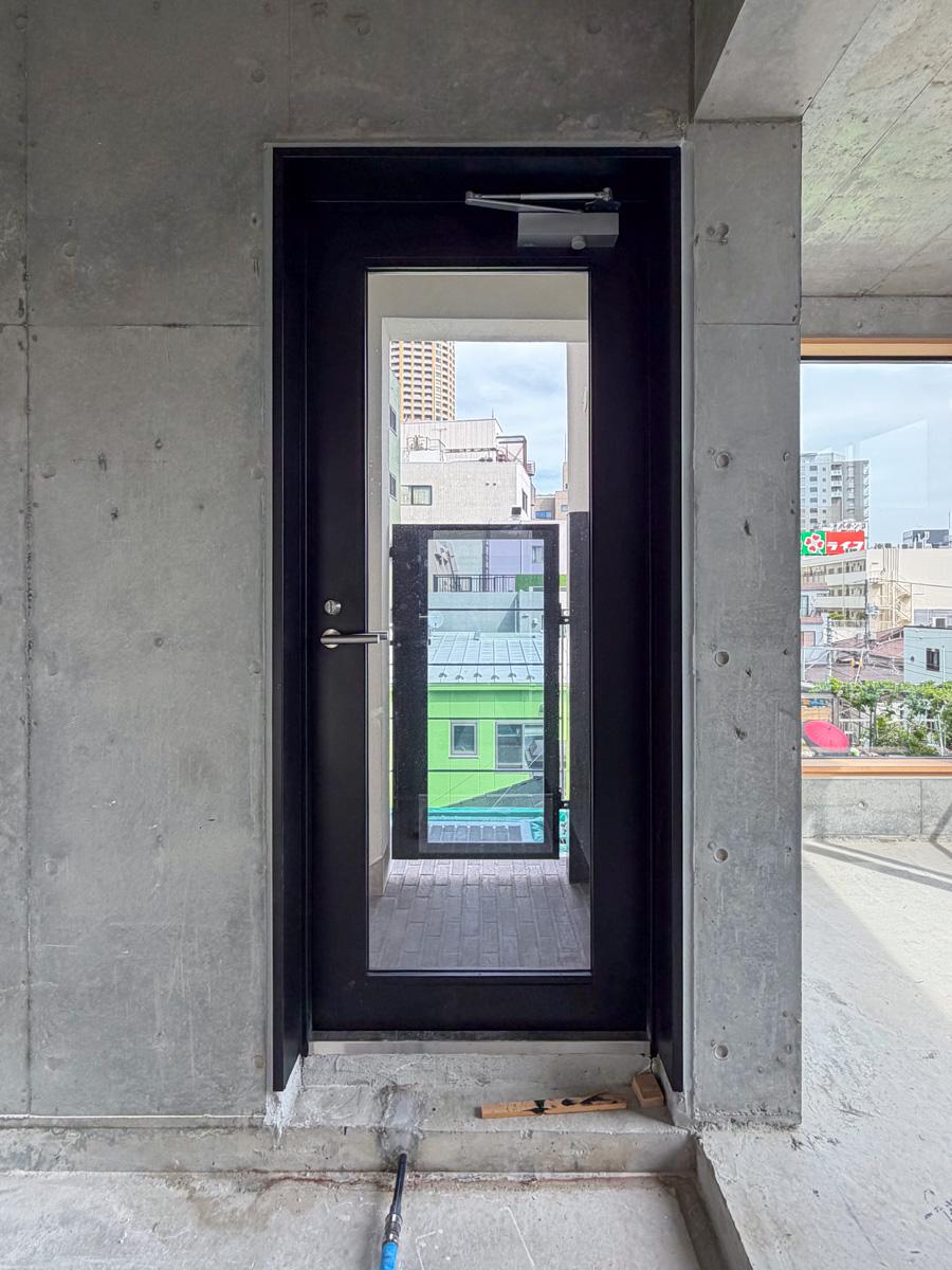 東京都目黒区上目黒の賃貸物件/ドアの幅は少し狭めです