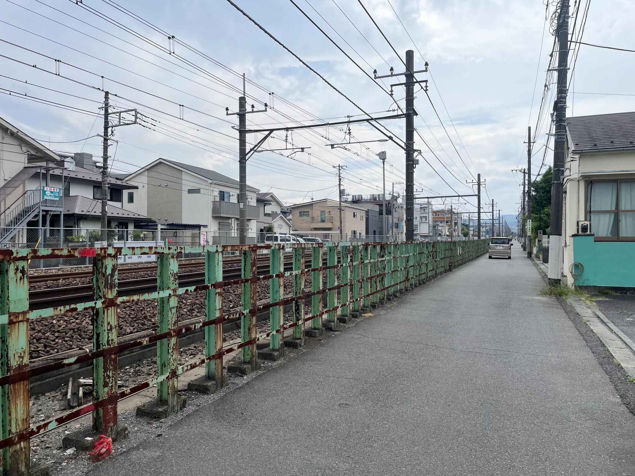八王子市千人町の賃貸物件/目の前は線路なので、電車の走行音がします