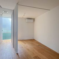 世田谷区砧の賃貸物件/2階の寝室。カーテンで2部屋に区切ることもできる