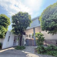 世田谷区砧の賃貸物件/ダイナミックなアーチが建物のエントランス。オートロックもついていて、セキュリティも安心