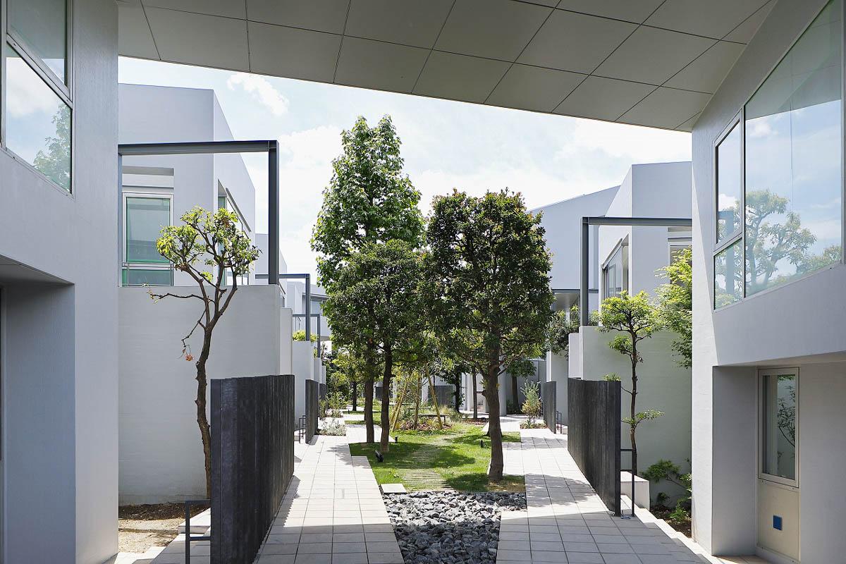 世田谷区砧の賃貸物件/アーチを抜けると中庭が待っています