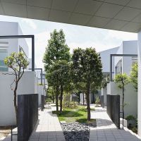 世田谷区砧の賃貸物件/アーチを抜けると中庭が待っています