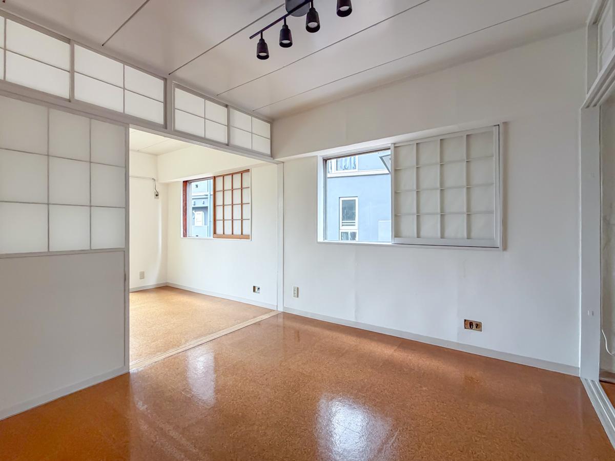 東京都渋谷区の賃貸物件/奥の部屋には引き戸が付いていますが、陽当たり上昼間は開けておくのがおすすめです