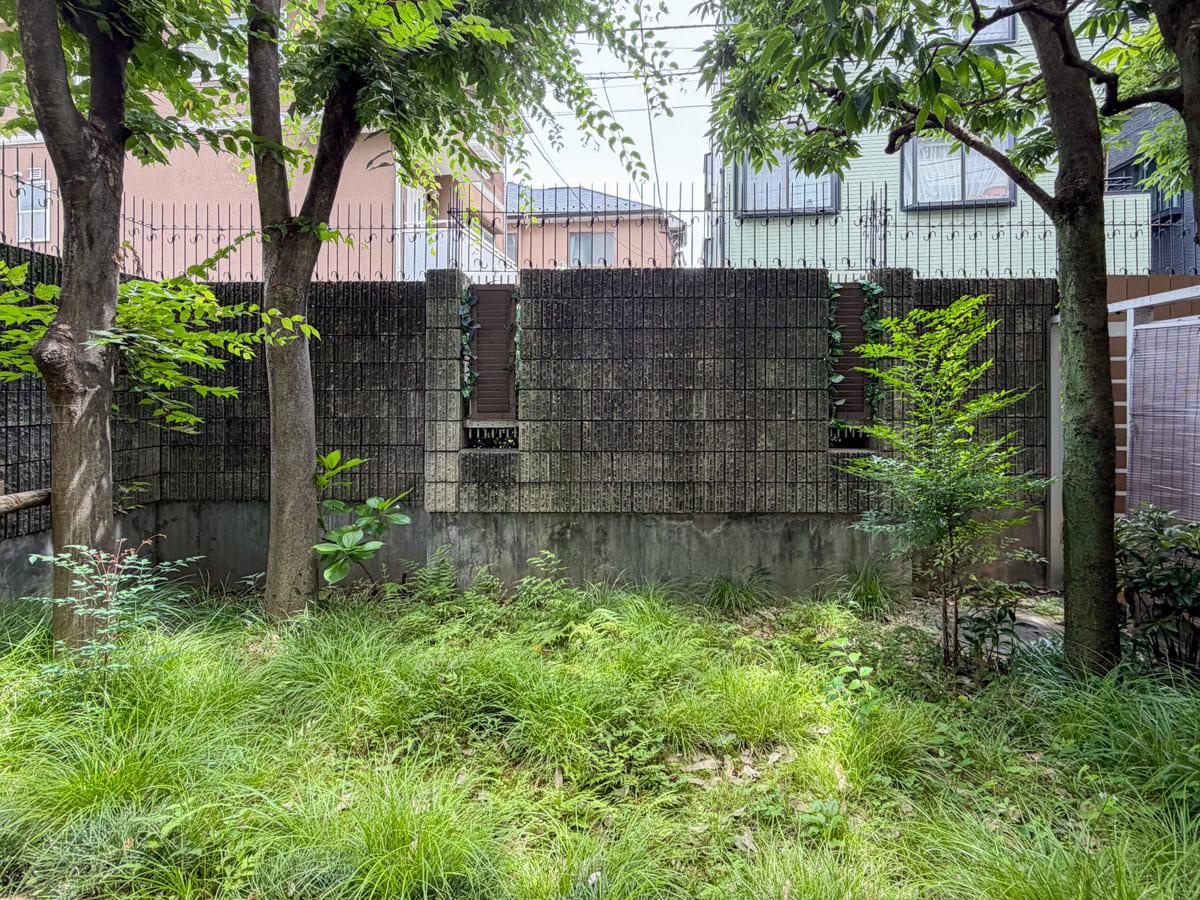 東京都渋谷区神泉町の賃貸物件/公園の一角に自分だけのスペースを持っているような感覚