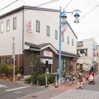 荒川区西尾久の賃貸物件/「おぐセンター」から歩いてすぐのところに、この商店街の顔ともいえる銭湯「梅の湯」があります