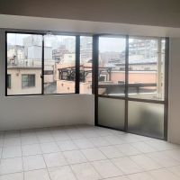 港区赤坂の賃貸物件/北向きの大きな窓。採光が安定しているのでモニター作業にも問題なさそう