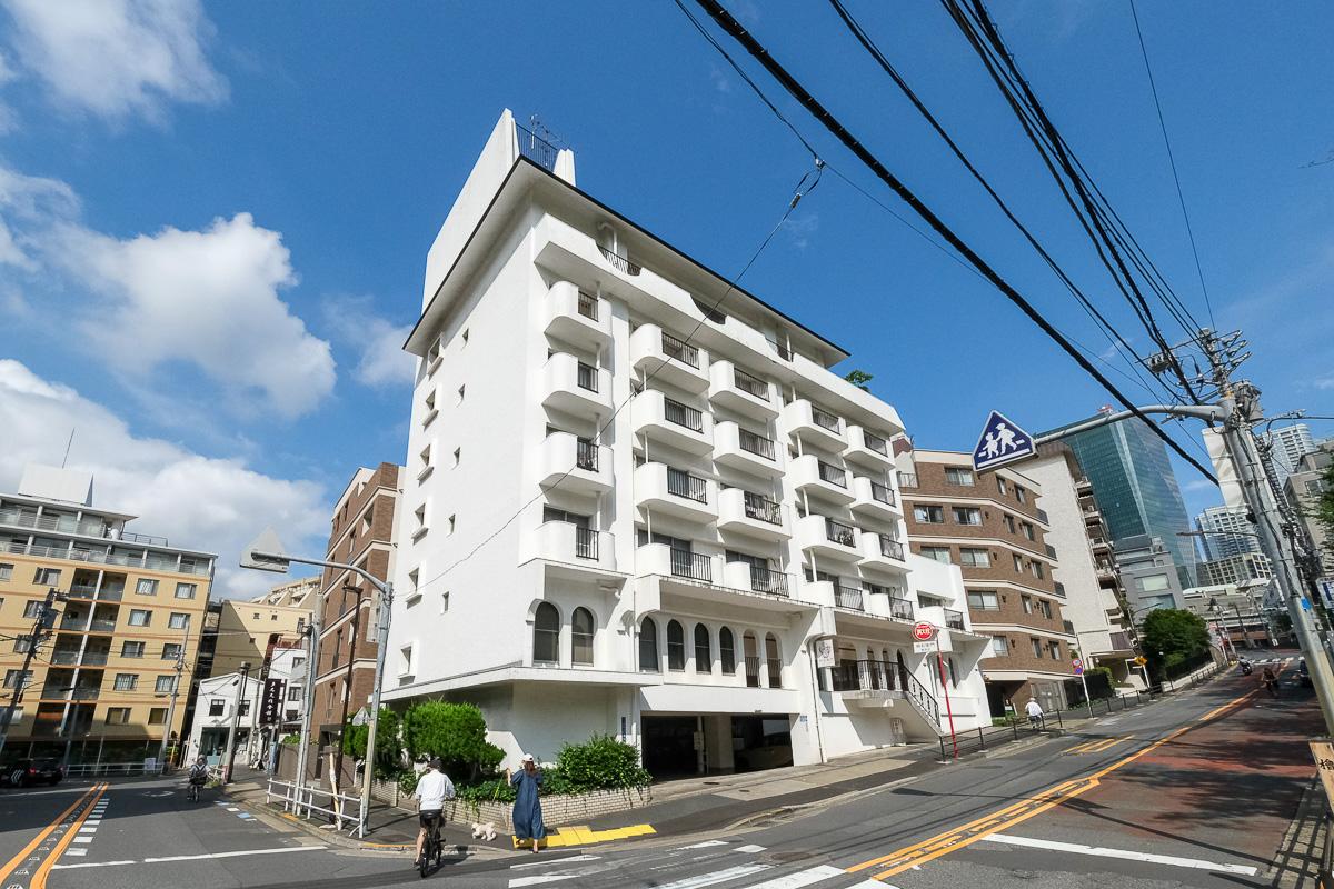 港区赤坂の賃貸物件/レトロな立ち姿もかなり良いです