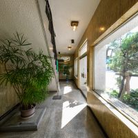 港区赤坂の賃貸物件/エントランスはよく光が入って気持ち良い