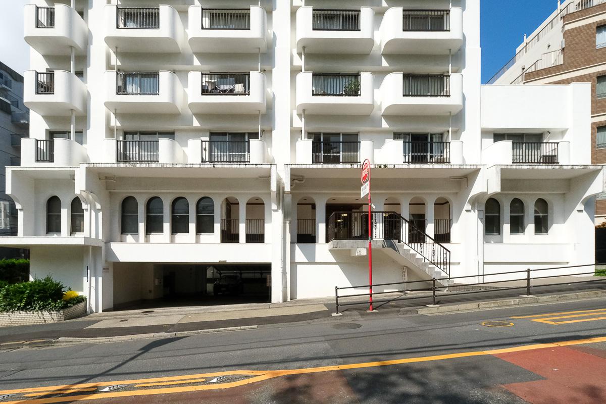 港区赤坂の賃貸物件/低層階のアーチ型の窓にキュンとしちゃいます