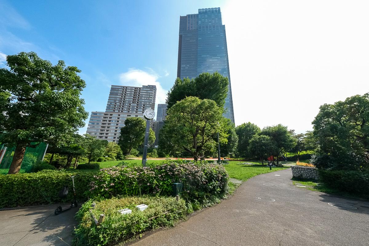 港区赤坂の賃貸物件/目の前の檜町公園。この公園を抜けると東京ミッドタウン