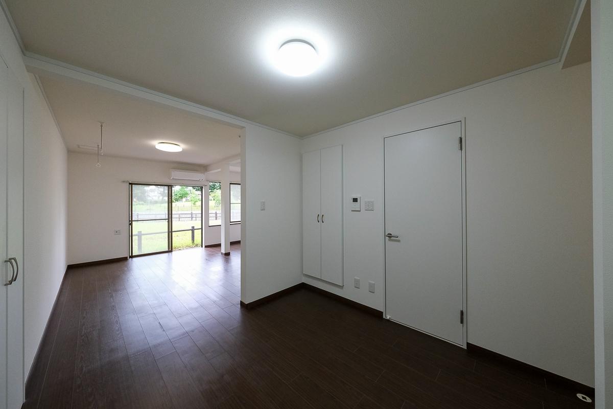 杉並区堀ノ内の賃貸物件/キッチン側から見た室内