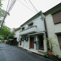杉並区堀ノ内の賃貸物件/外観。古い木造アパートですが、きれいに手入れされています