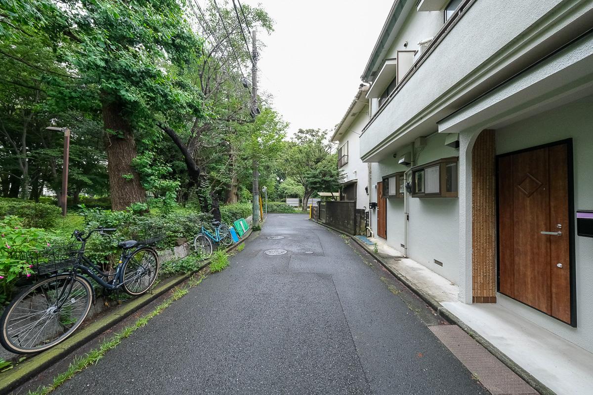 杉並区堀ノ内の賃貸物件/玄関前の道路
