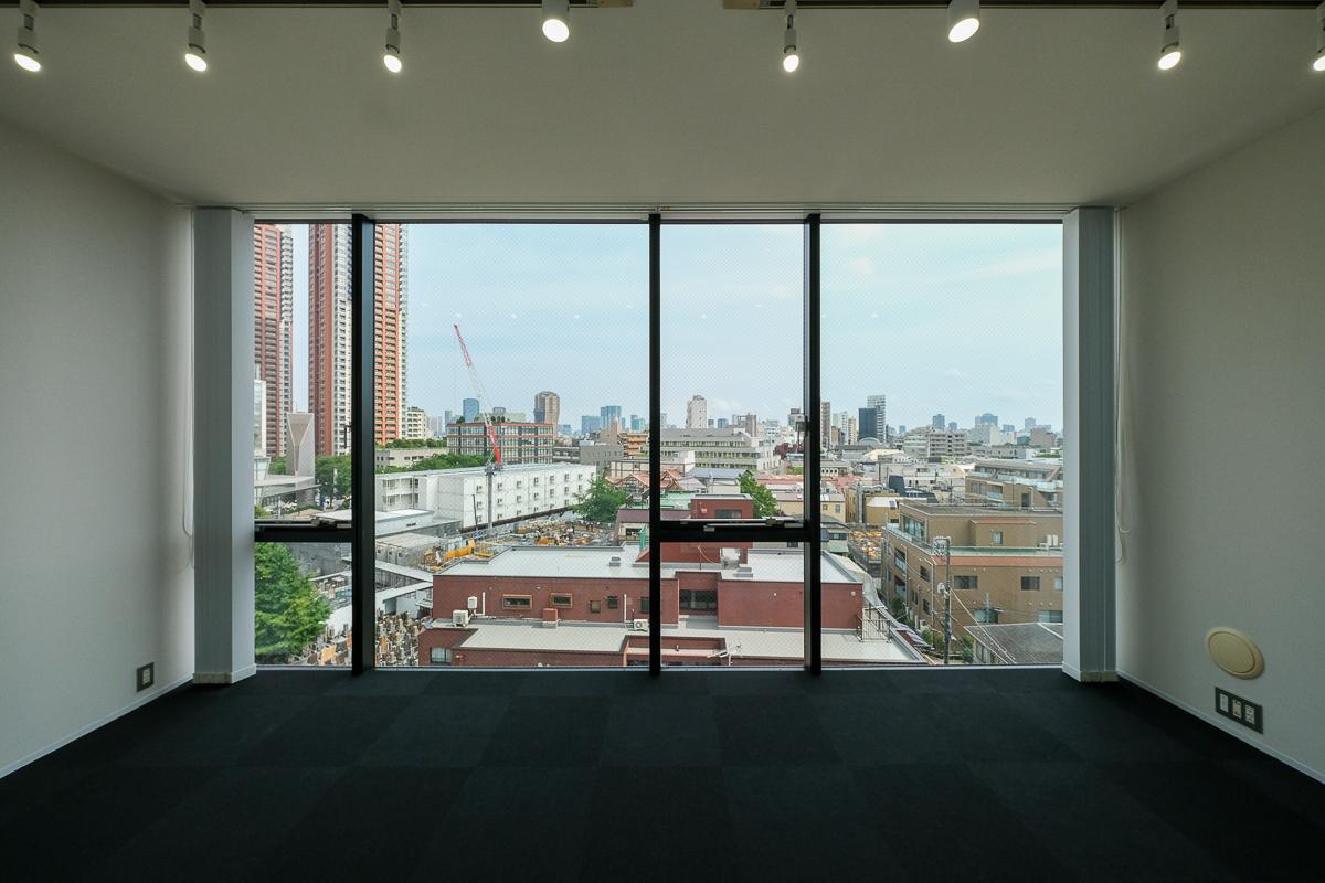 港区西麻布の賃貸物件/この開放的すぎる景色を見ながら仕事ができます