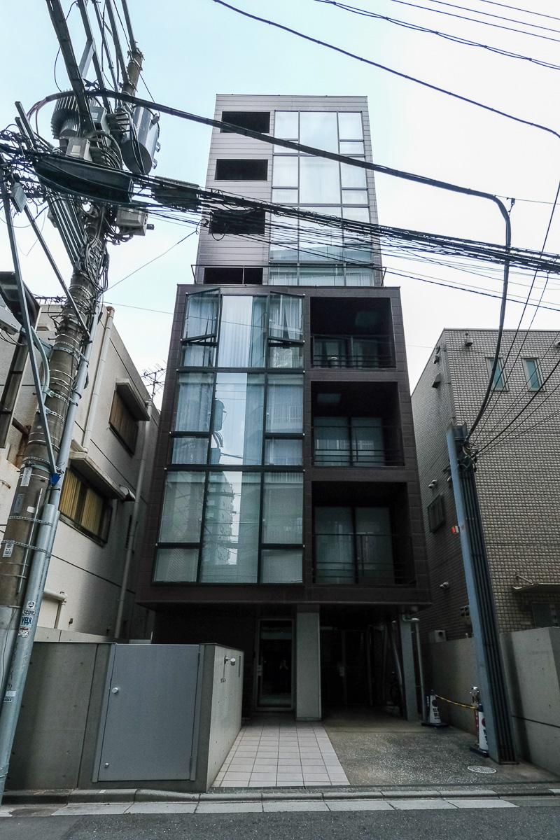 港区西麻布の賃貸物件/落ち着いたブラウンの外観