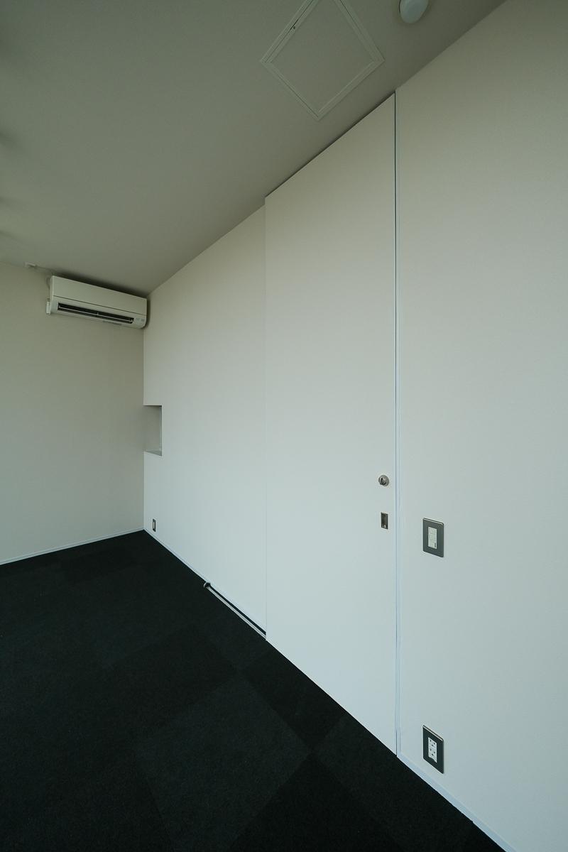 港区西麻布の賃貸物件/各部屋には扉があり、閉めるとしっかり個室として使えます