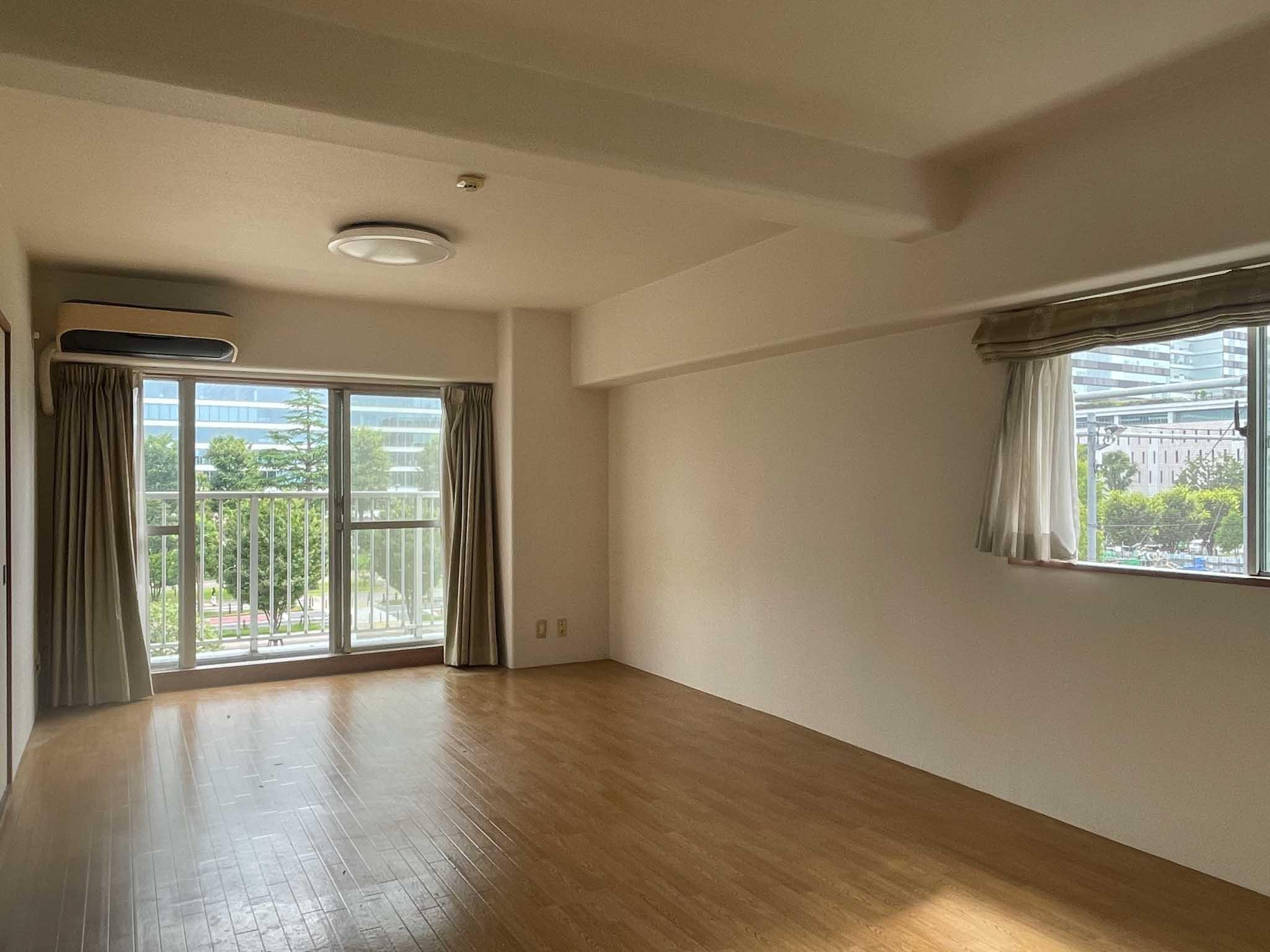 中野区中野の賃貸物件/角部屋で、西側にも窓があります