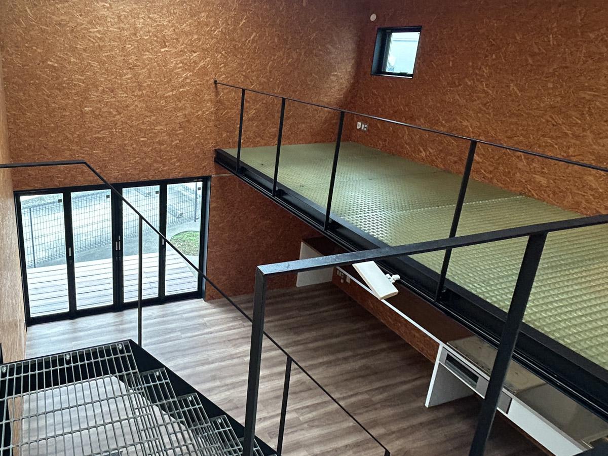 板橋区中台の賃貸物件/２階から。大胆な吹き抜けにより、室内の視界が開けています。