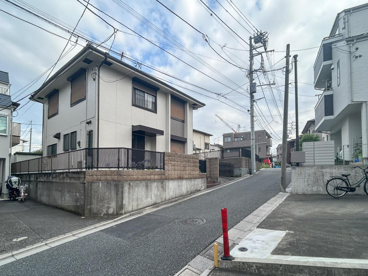 板橋区中台の賃貸物件/ベランダの前は道路に面しています