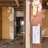 杉並区西荻北の賃貸物件/1階の入り口付近　「ご用の方はこのボタンを押してください」この札だけでも、新店舗のどこかで使ってもらえませんか