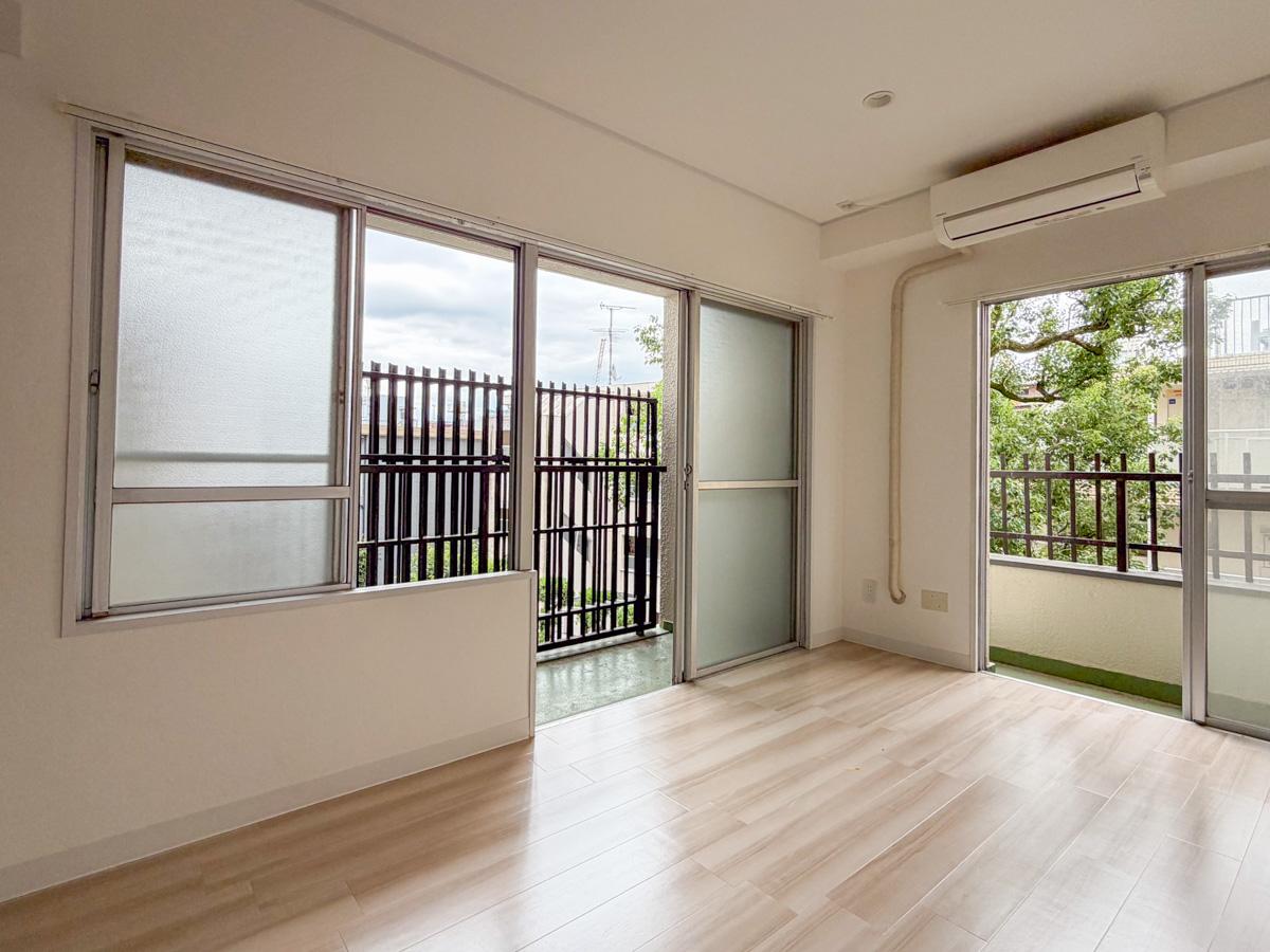 渋谷区代々木の賃貸物件/2面のバルコニーからは、光と風、緑に恵まれます