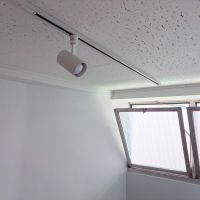 渋谷区代々木の賃貸物件/光と風の調節は、ライティングレールと打ち出し窓で