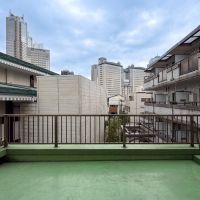 渋谷区代々木の賃貸物件/ゆったりとした共用部からは、新宿のビル群が望めます