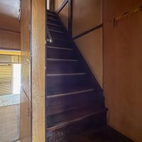 東京都中野区上高田の賃貸物件/階段は細くて急な昔ながらのつくり