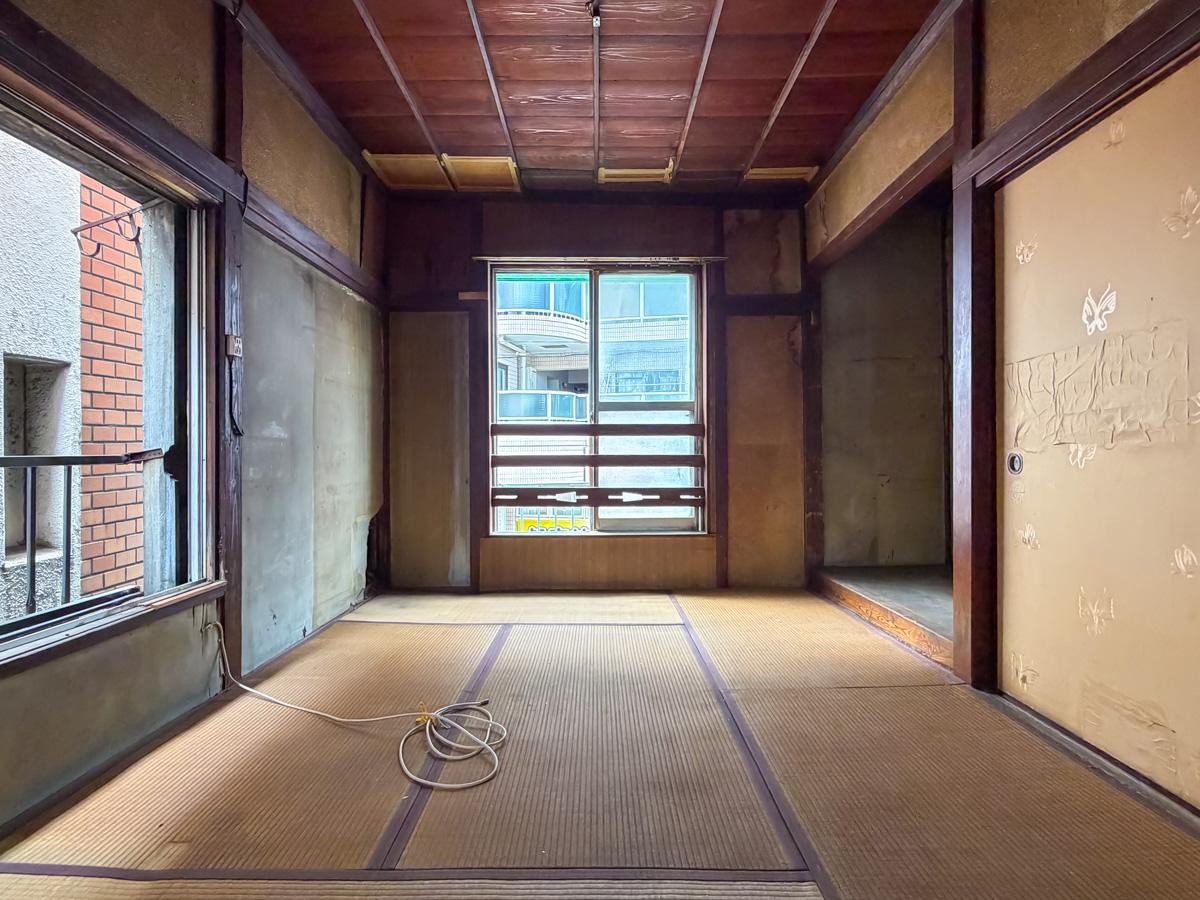 東京都中野区上高田の賃貸物件/2階の通りに面した部屋