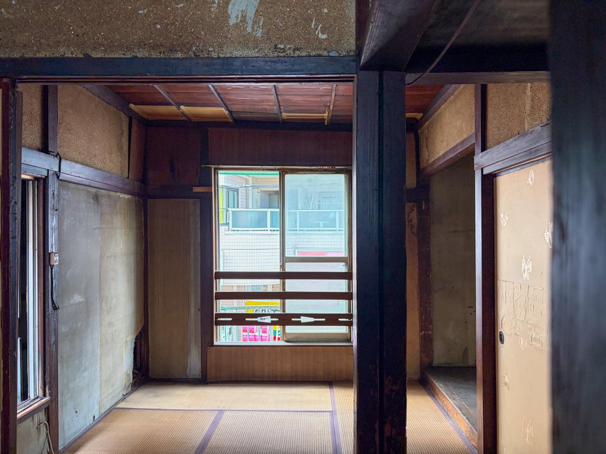 東京都中野区上高田の賃貸物件/真ん中の部屋から見る