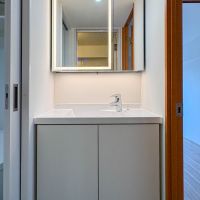 目黒区上目黒の賃貸物件/洗面台も新しい。収納がしっかりありながらも、すっきりとしたデザインが◎