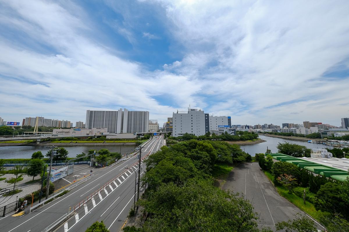 品川区東大井の売買物件/窓からの景色。勝島運河が目に飛び込んできます